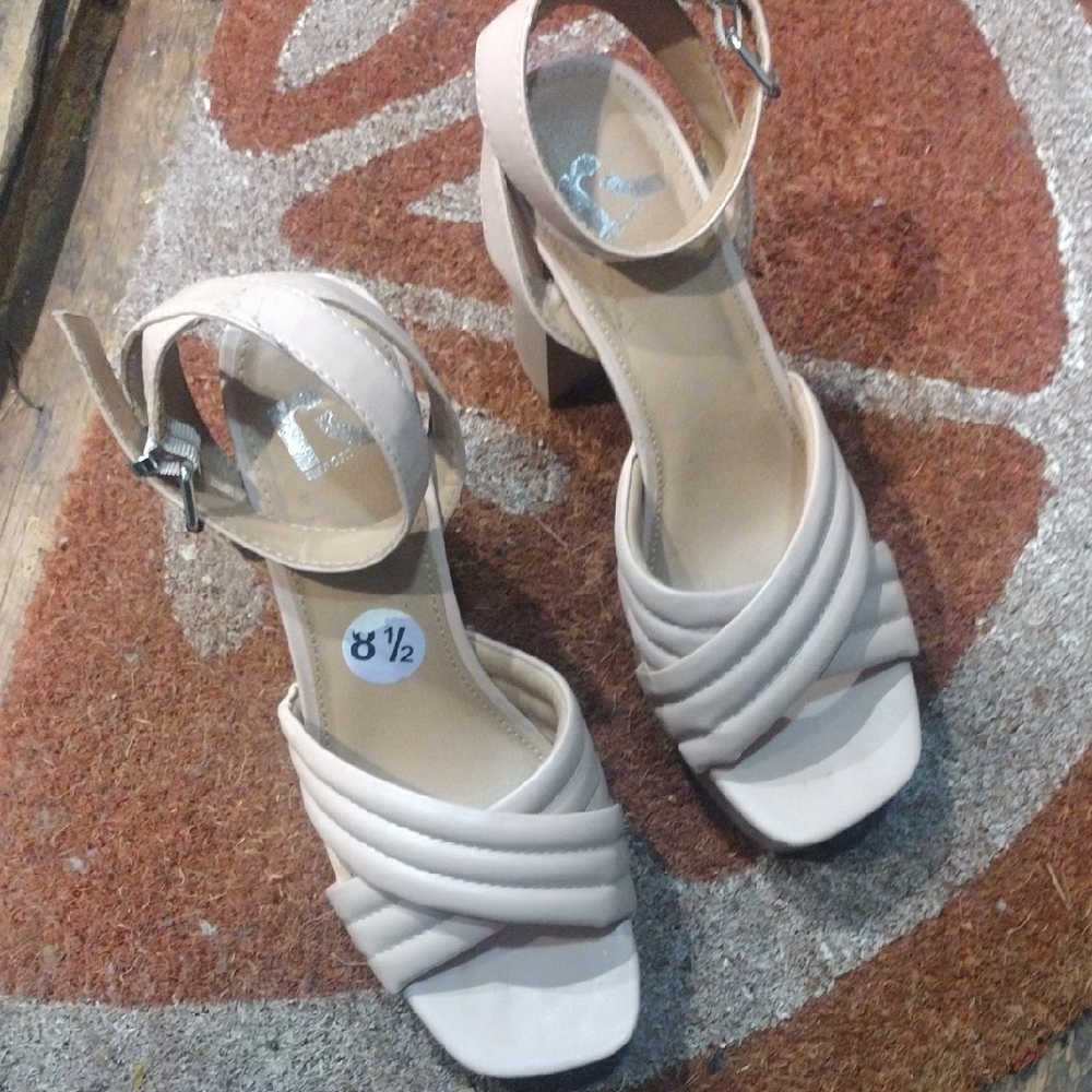 Report Women's Light Beige Strappy Block Heel Sandals